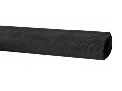 Un primo piano di un tubo nero su uno sfondo bianco