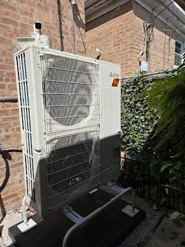 Heatwave Air Conditioning & Heating Logo