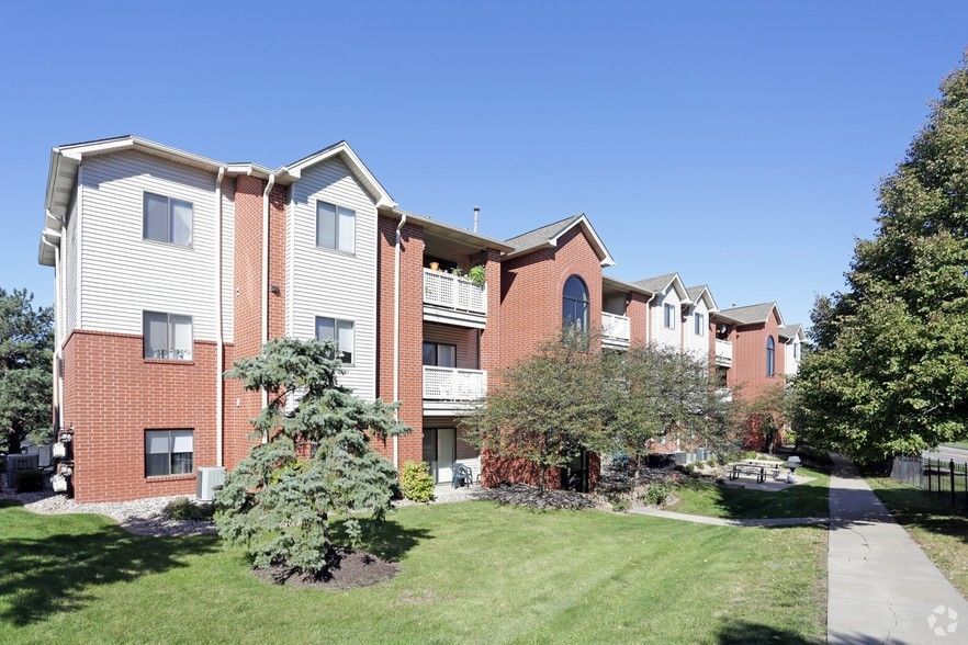 Oak Brook Park Apartments