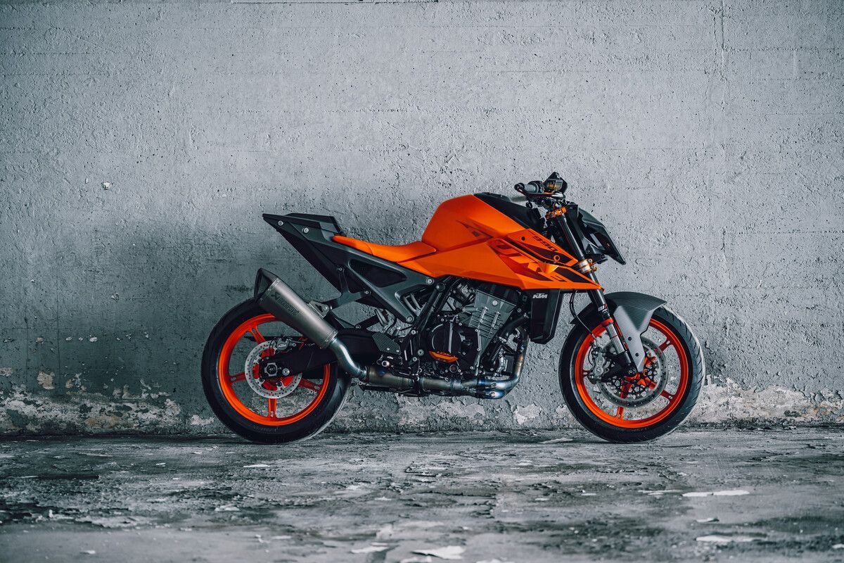 DIE KTM 990 DUKE DES MODELLJAHRES 2024 – EIN ECHTER VOLLTREFFER