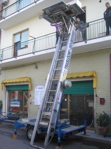 trasloco con scala aerea