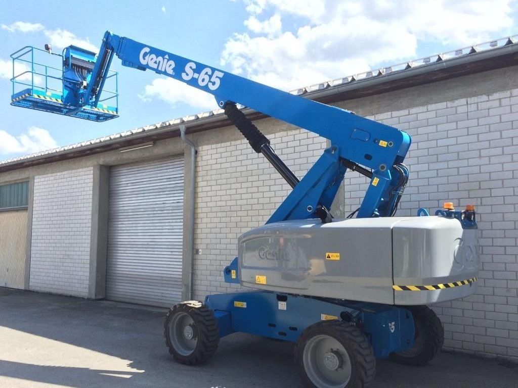 boom lift rentals available with mandel rentals in edmonton