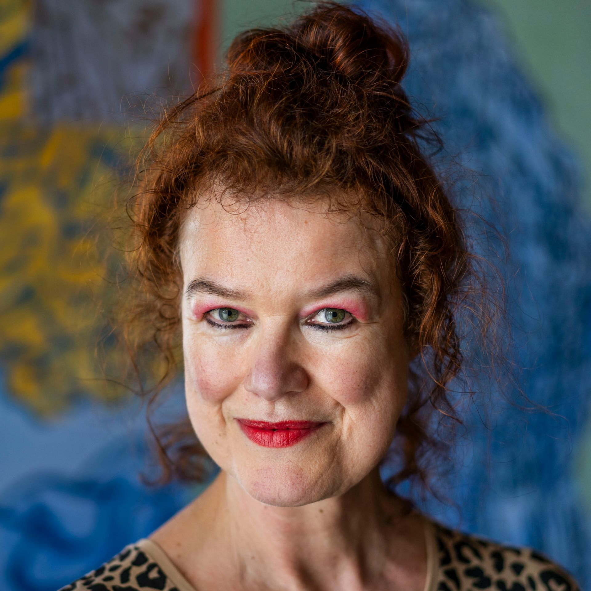 Jaren geleden hadden dichter en schrijver Y. Né en ik al eens contact, via Lutterzand Literair. Ze deed in 2025 de cursus 'Van manuscript tot uitgever. Pitch jezelf succesvol' bij mij en daaropvolgend een merkbouw en branding traject. Yvon publiceerde onder meer 21 dichtbundels en een roman, bij onder andere De Bezige Bij en De Geus. Voor haar nieuwe roman De gele hond  zoeken we een passende uitgever.