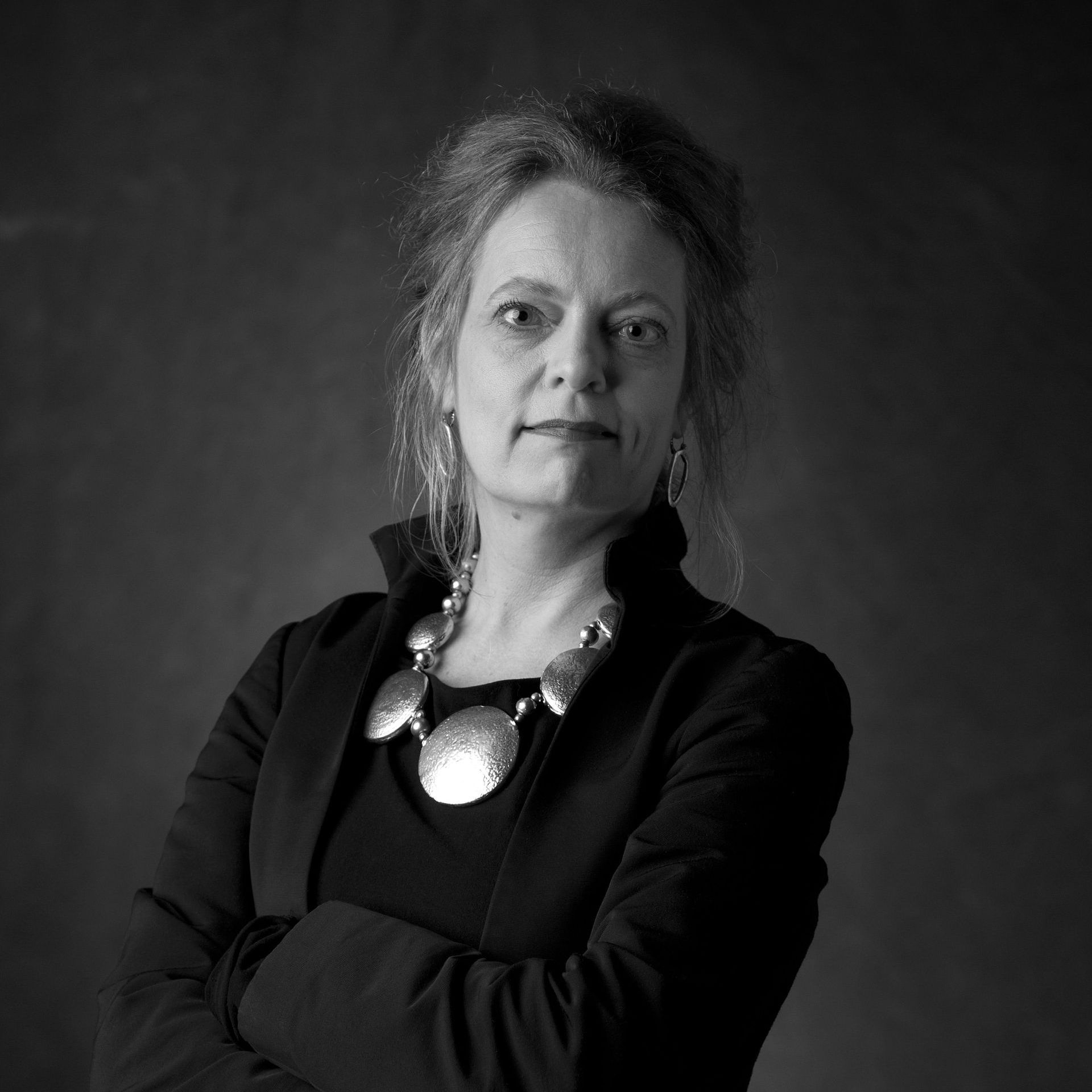 Kunsthistoricus Gerdien Verschoor vond mij via een andere auteur. Ze schrijft fantastische boeken, fictie en non-fictie en heeft mij ingeschakeld voor wat advies rondom merkenbouw.