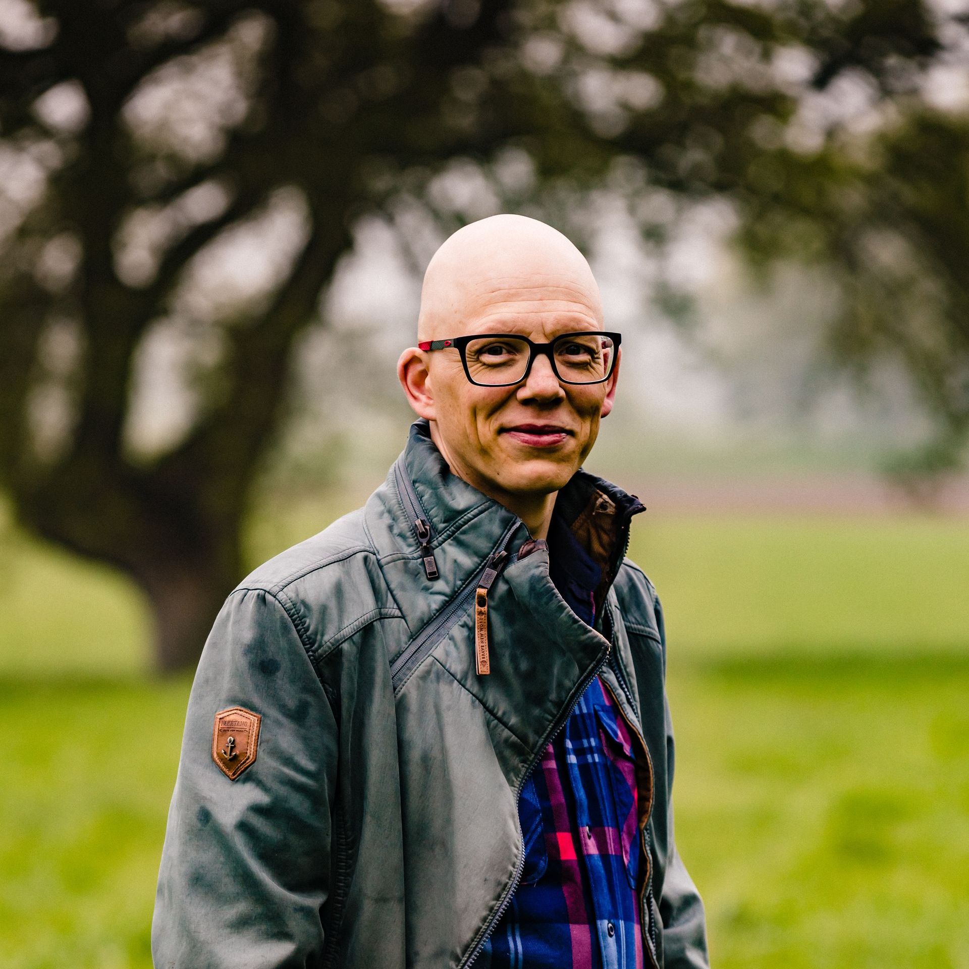 Gijs benaderde mij op advies van Geert Kimpen van Uitgeverij Paris Books. Voor zijn debuutroman David en ik deden we de publiciteit en organiseerden we een mooie boekpresentatie in Wageningen. Het boek is lokaal en regionaal goed opgepakt.