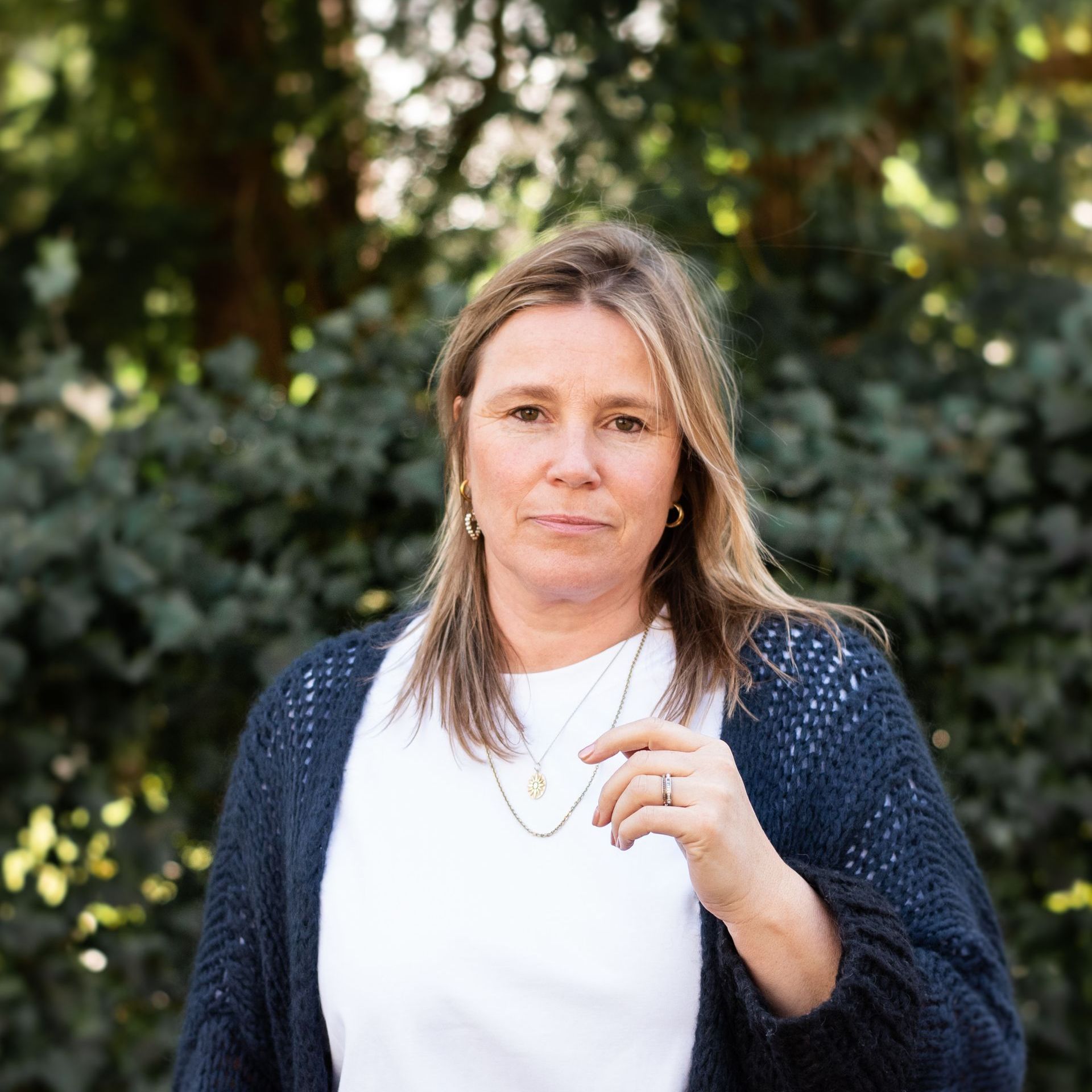 Ingrid van Essen schreef samen met Anton Horeweg In gesprek met ouders, een boek voor met name onderwijzers, uitgegeven door Lannoo Campus. Voor hen heb ik meer media-aandacht, off- en online, gezocht.