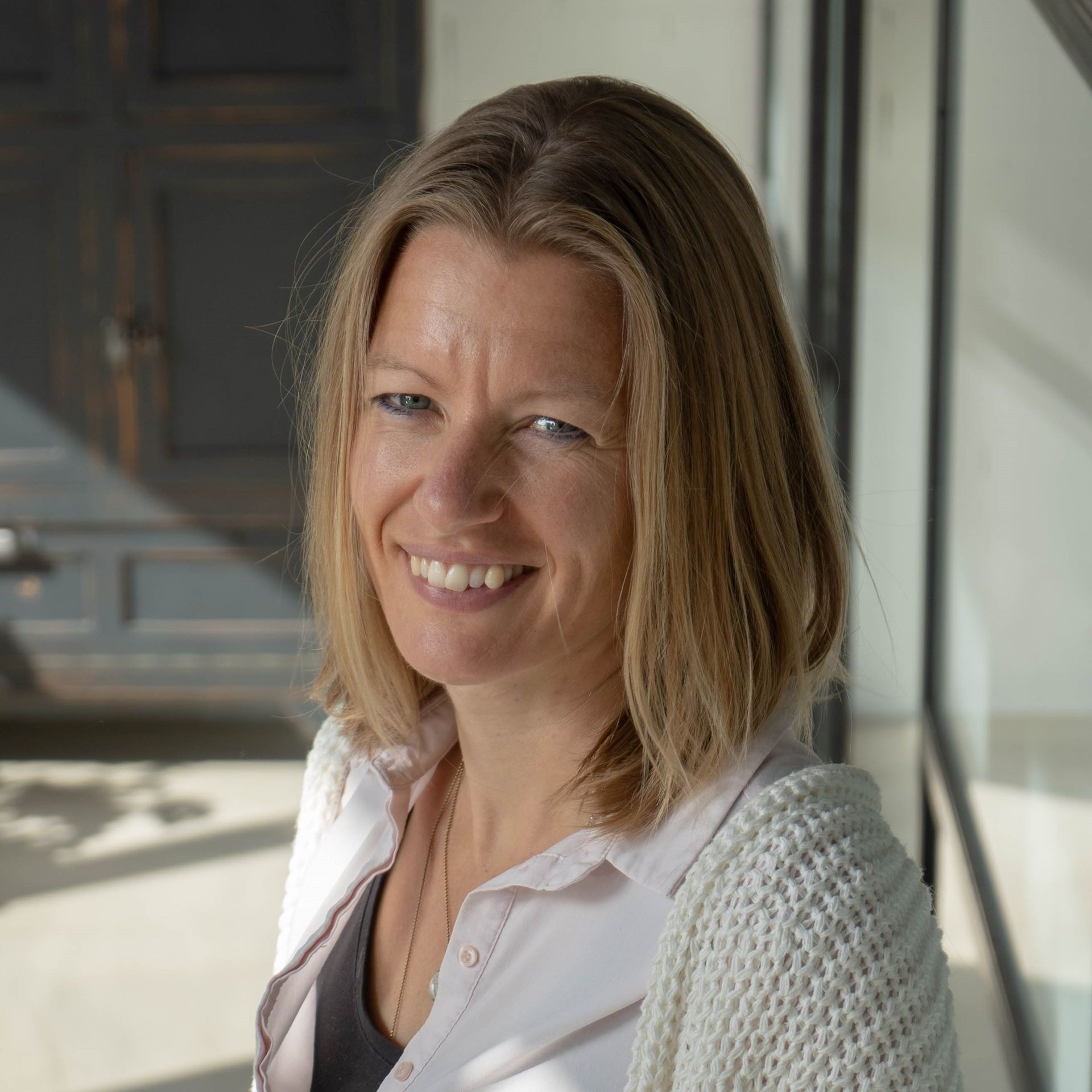 De samenwerking met schrijver/coach Irene van Gent begon met het aanbieden van haar manuscript bij uitgeverijen. Inmiddels concentreren we ons op de ontwikkeling van de marketing en communicatie rond haar diensten. Bijvoorbeeld via haar nieuwe website, en het opzetten van een levendige community door met name het activeren van haar sociale media. 