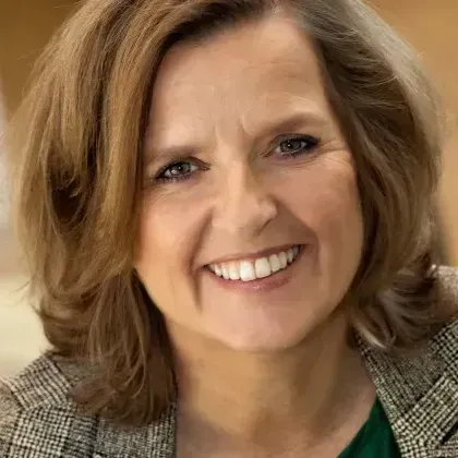 Antoinette Kalkman kwam via een event bij haar uitgever Goddijn Publishers in contact met Era Richmen (Eric Bakker): beiden doneren hun royalties aan goede doelen. Ik kwam tijdens het gesprek ter sprake, omdat Antoinette heel last-minute, publiciteit zocht voor Uitgedokterd, haar nieuwe boek  dat in 2024 het licht ziet.