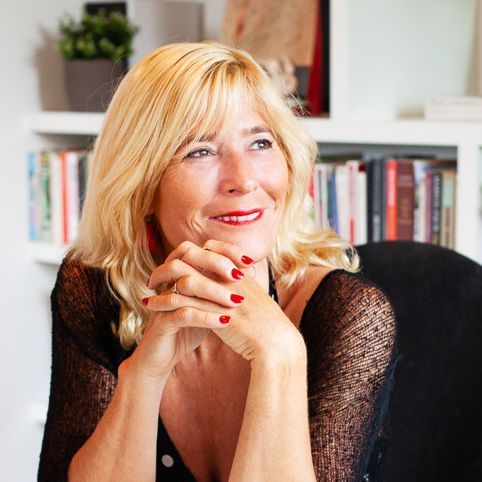 Voor De Affaire, het eerste boek van Lydia, heb ik slechts een laatste check op de uitgeefcontracten kunnen doen. Voor het tweede deel schuif ik gelukkig vanaf de start aan bij de onderhandelingen met DPG Media. En we gaan samen aan haar branding werken. Een hele leuke uitdaging!