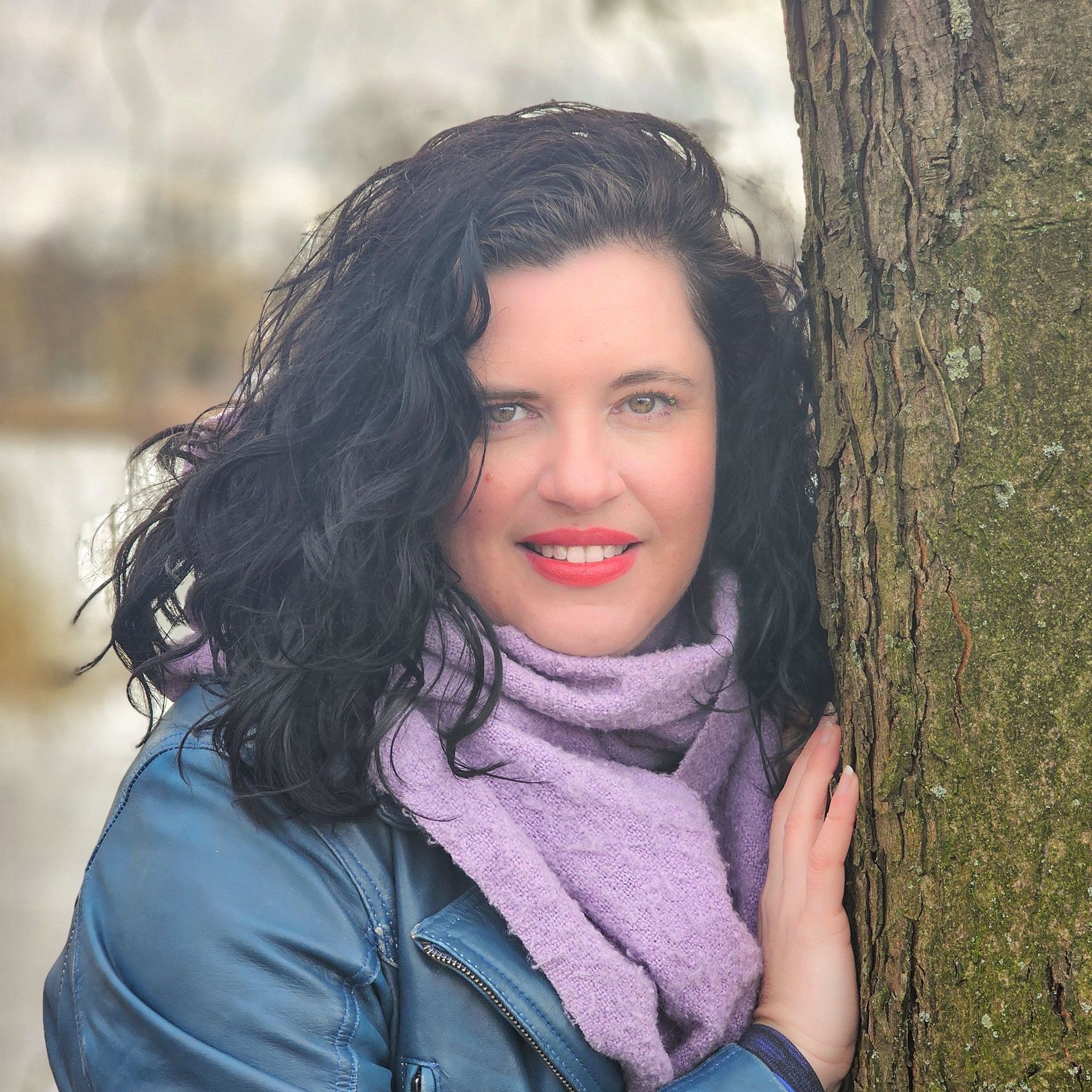 Voor dichter en performer Maaike van Steenis heb ik een uitgever gezocht en gevonden: Ambilicious. Daarnaast heeft ze een merkbouwtraject bij mij gevolgd. Ze publiceert regelmatig in de literaire magazines en treedt veel op, op literaire podia en -festivals.