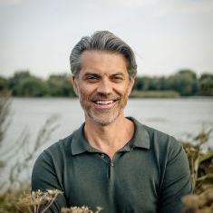 In opdracht van Uitgeverij Lannoo Campus heb ik gezocht naar publiciteit voor het boek Navigate dat de Vlaamse businesscoach Philippe Bailleur samen met Annette Meulmeester schreef, en ik werkte mee aan de boekpresentatie.