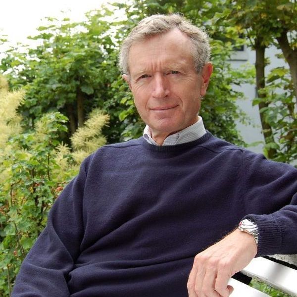 Erik Ader ontmoette ik tijdens een boek presentatie van Frank Westerman in 2018, in de Leidsche Schouwburg. Hij vroeg me de presentatie van zijn jongste boek Kinderen van Amalek  te organiseren, in de Thomaskerk in Amsterdam op 15 mei 2023 .