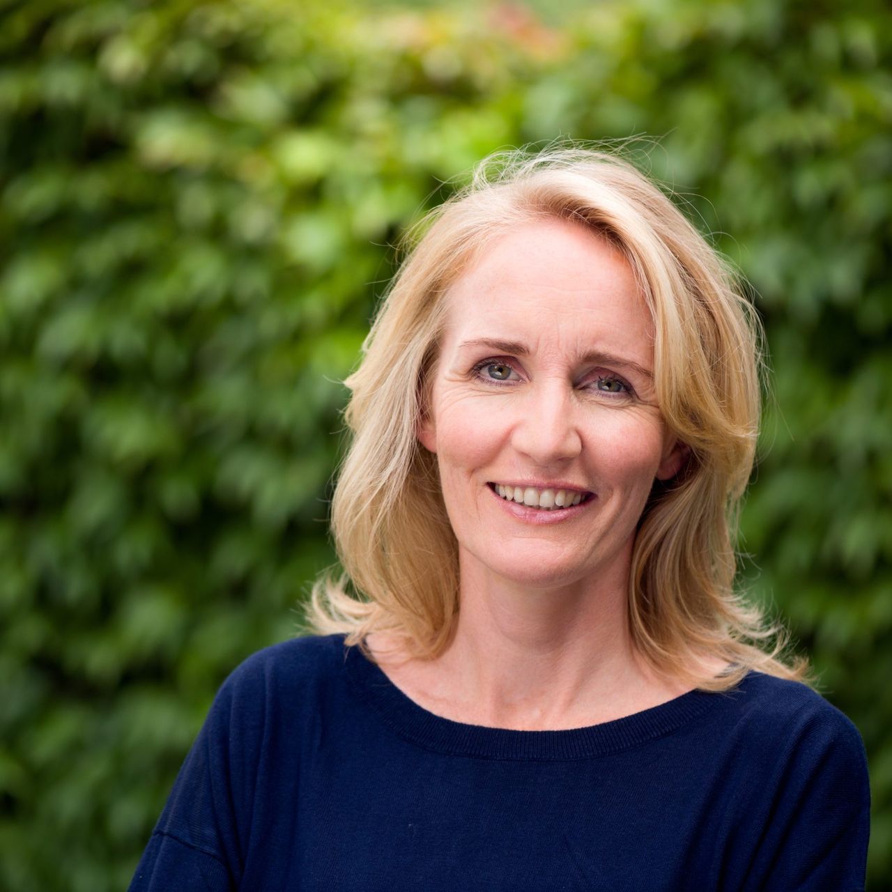 Eva Vriend geeft uit bij Atlas Contact. Bij het uitkomen van haar literair journalistieke werk Het eiland van Anna, over de geschiedenis van Schokland, regelen wij  Eva's optredens op literaire podia en andere passende plekken.