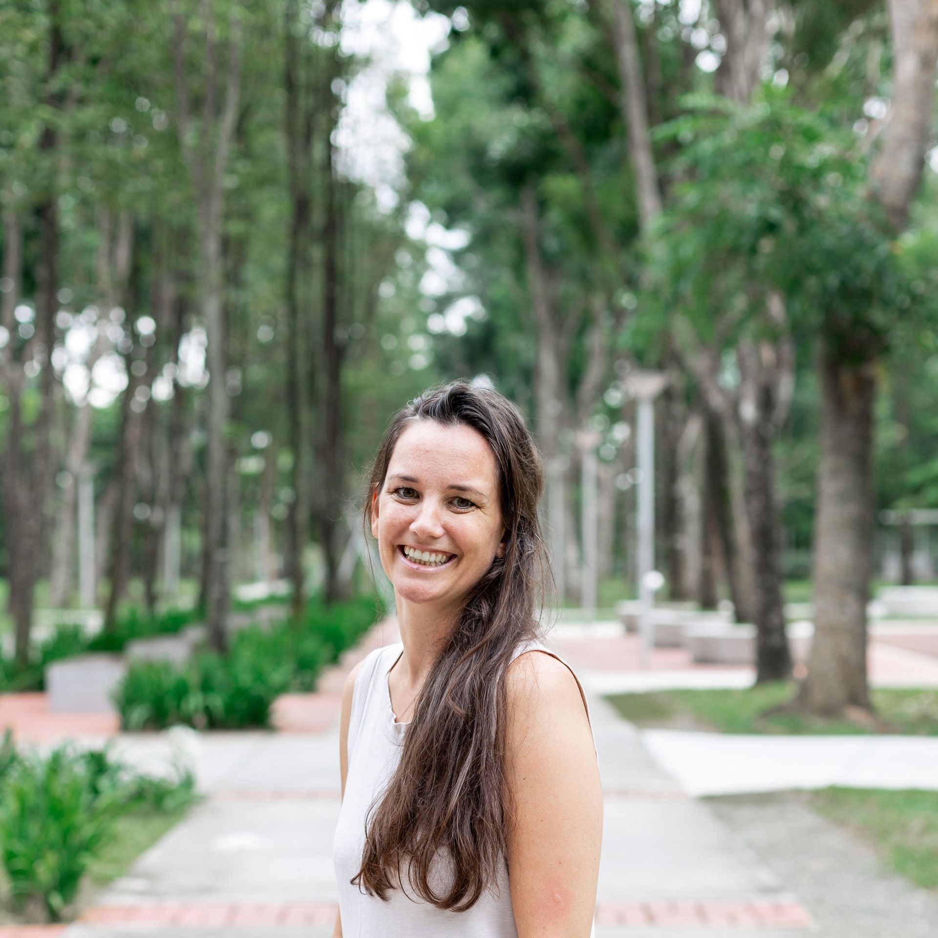 Schrijver, dichter Simone van den Berg woont in Kuala Lumpur met haar gezin. Ze heeft me gevraagd een quickscan te doen van haar manuscript: een prentenboek voor kinderen én hun opvoeders. We hebben een enthousiaste duurzame uitgeverij gevonden in  Forrest Mountain Press. Het boek van Simone wordt in 2026/2027 verwacht.