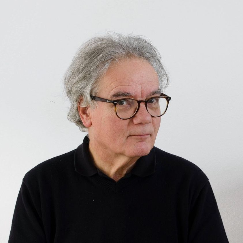 Toondichter en eenmansorkest Tom America is weliswaar muzikant, maar hij vertrekt altijd van uit de literatuur en de poëzie. Dus past deze wat vreemde eend in de bijt juist perfect bij ons. 