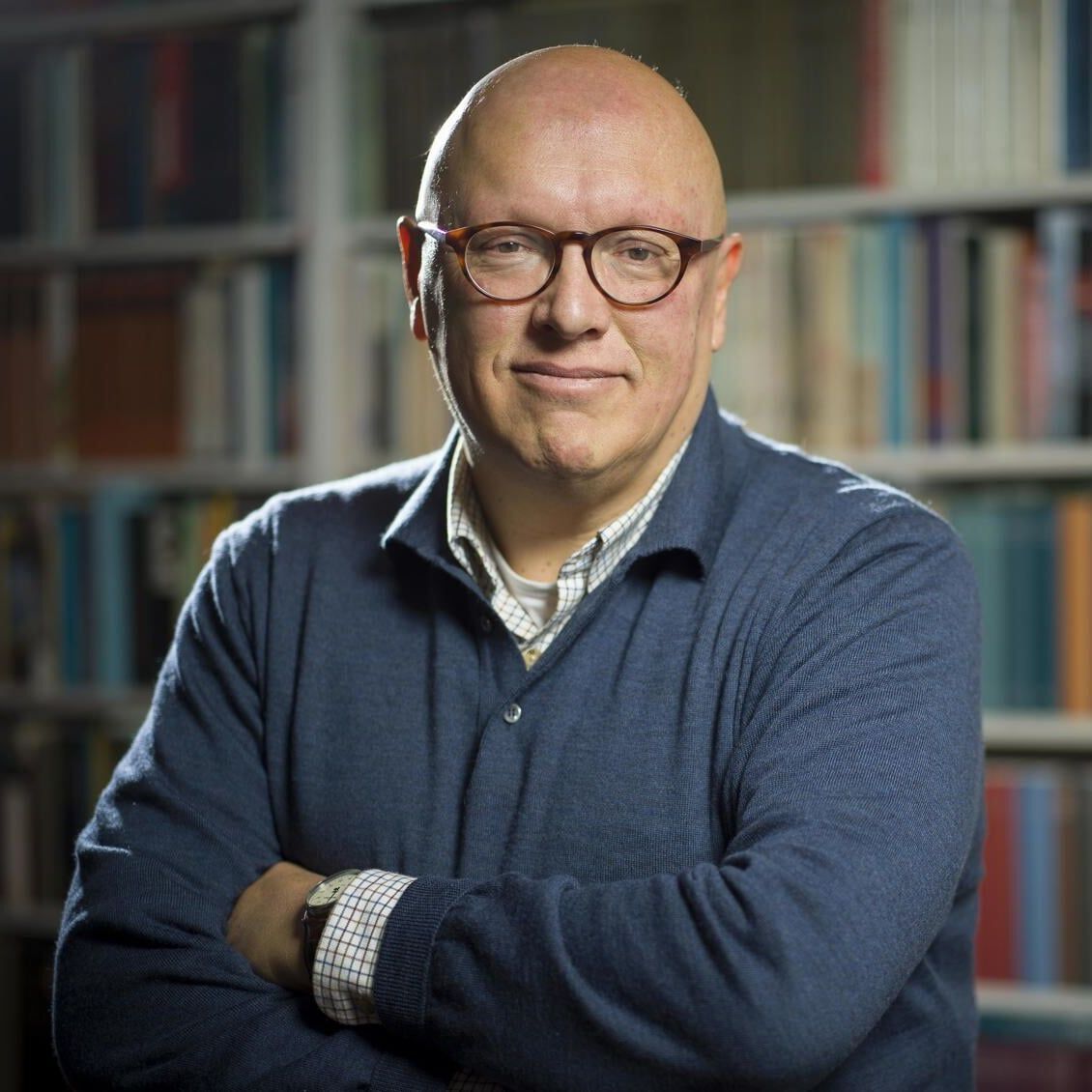 Uitgeverij Pluim vroeg mij, bij het verschijnen van De klank van de heilstaat, optredens voor Michiel te generen. Samen met zijn vrouw Henriette Schenk en hun vaste pianiste Irina Antonova trekt hij langs boekhandels, bibliotheken, cultuurcentra en festivals. Mooi dat ik met de voormalig chef Boeken van NRC mag werken.  