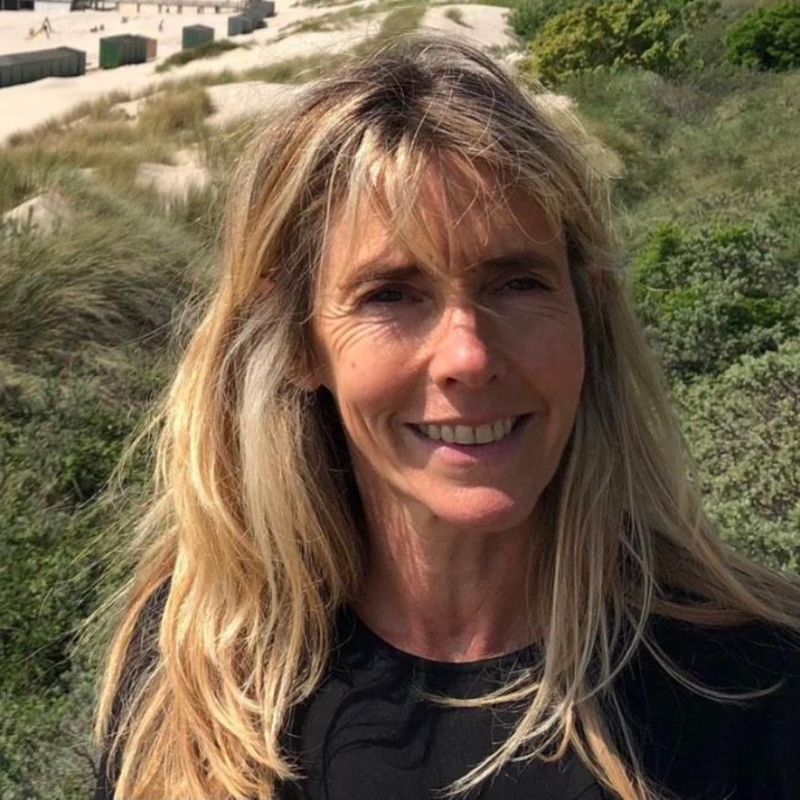 Bärbel zocht online naar professionele hulp om haar manuscripten onder de aandacht te brengen bij een uitgeverij. Onze manier van werken sprak haar aan: 'De toon is open en uitnodigend en Dorine heeft een zakelijke benadering waardoor je weet waar je aan toe bent.' 