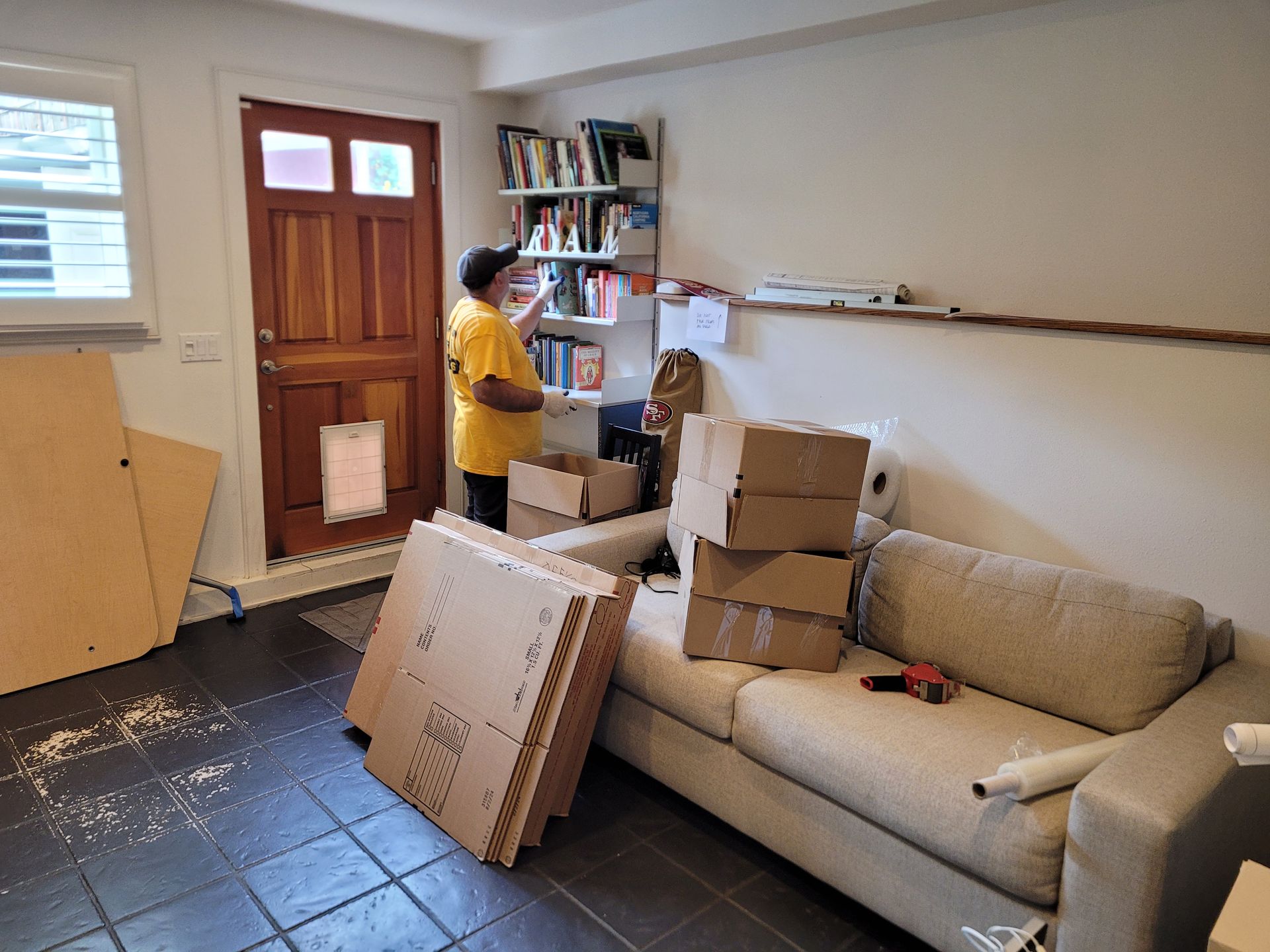 packing the living room items