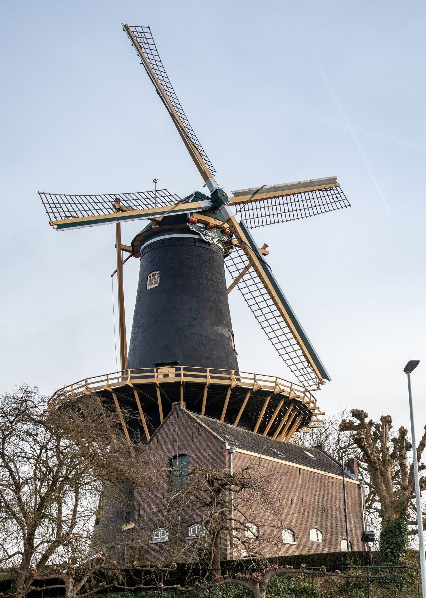 De molen van Woerden. De windhond Woerden. Eigendom Stichting Leen Woerden.