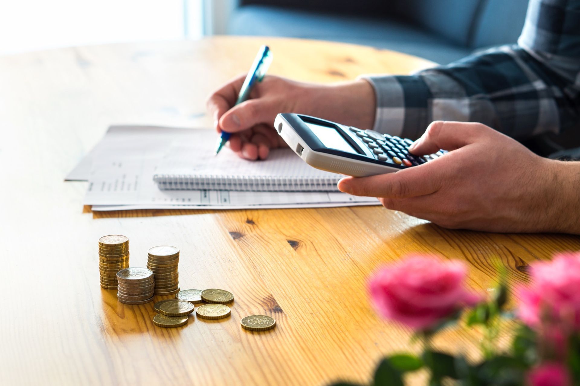 A diagram showing how Net Metering works for a home.