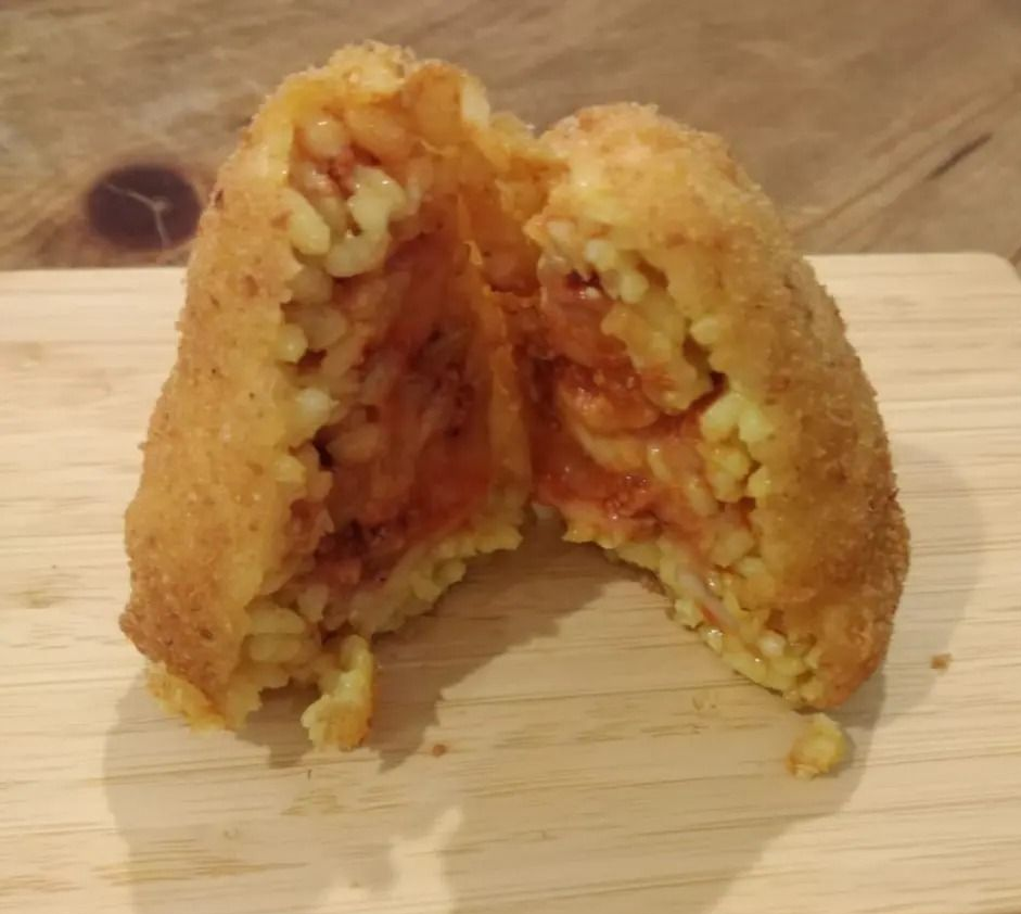 arancina tradizionale messinese al ragù