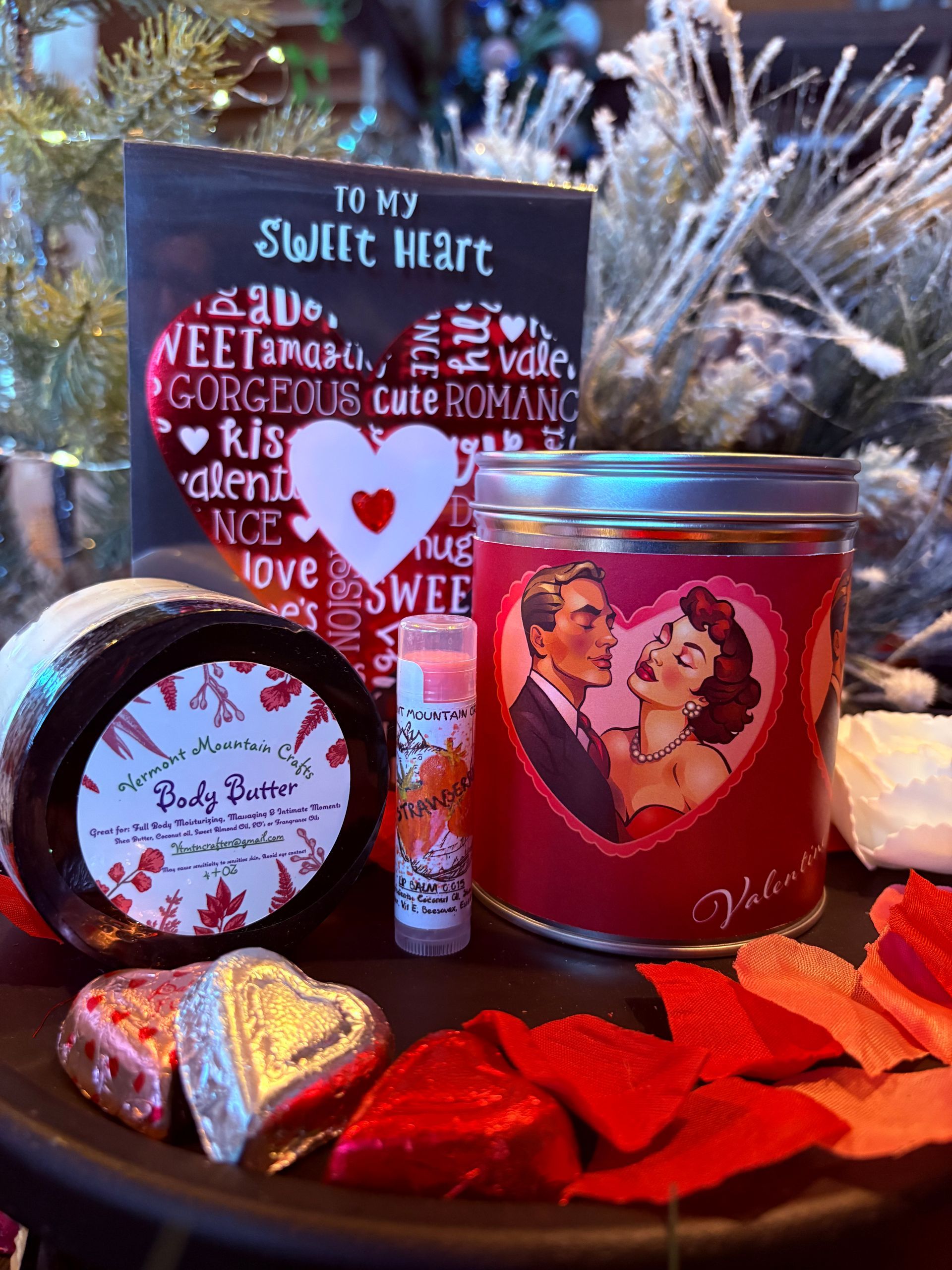 Aunt Sadie's is now offering a Valentine's Day Gift Box with a candle and skincare products