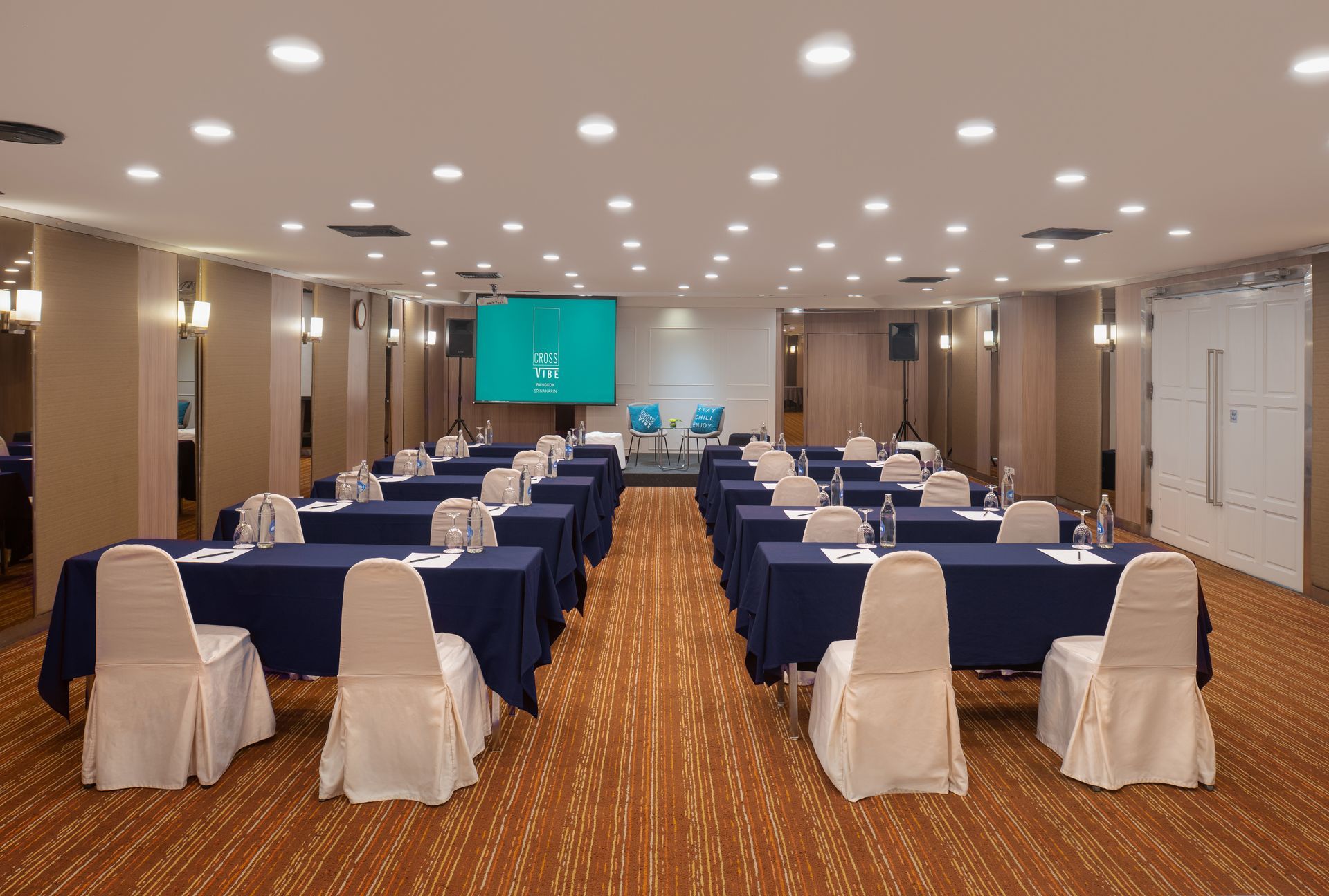 Cross Vibe Bangkok Srinakarin - meeting room 1