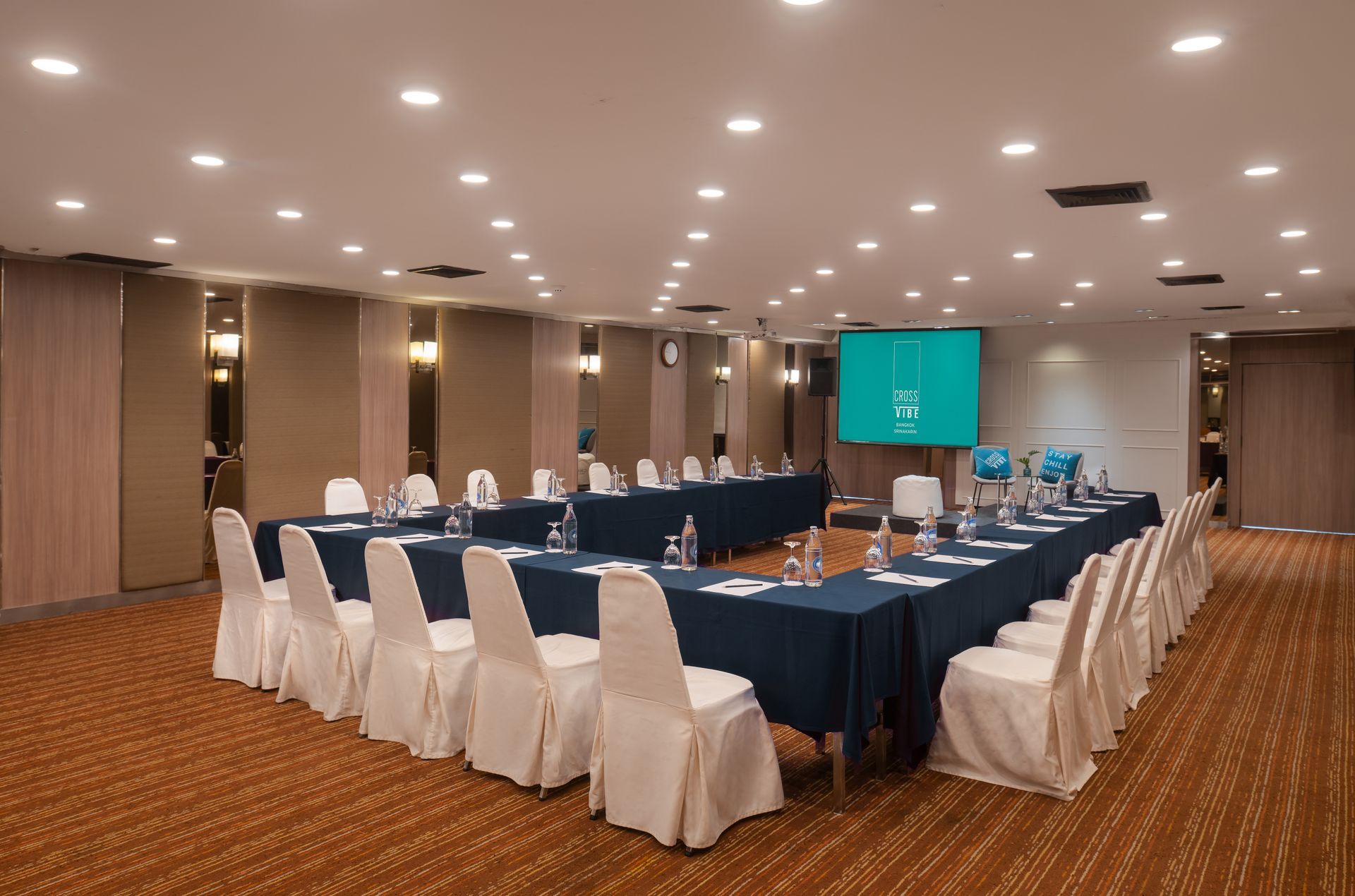 Cross Vibe Bangkok Srinakarin - meeting room 2