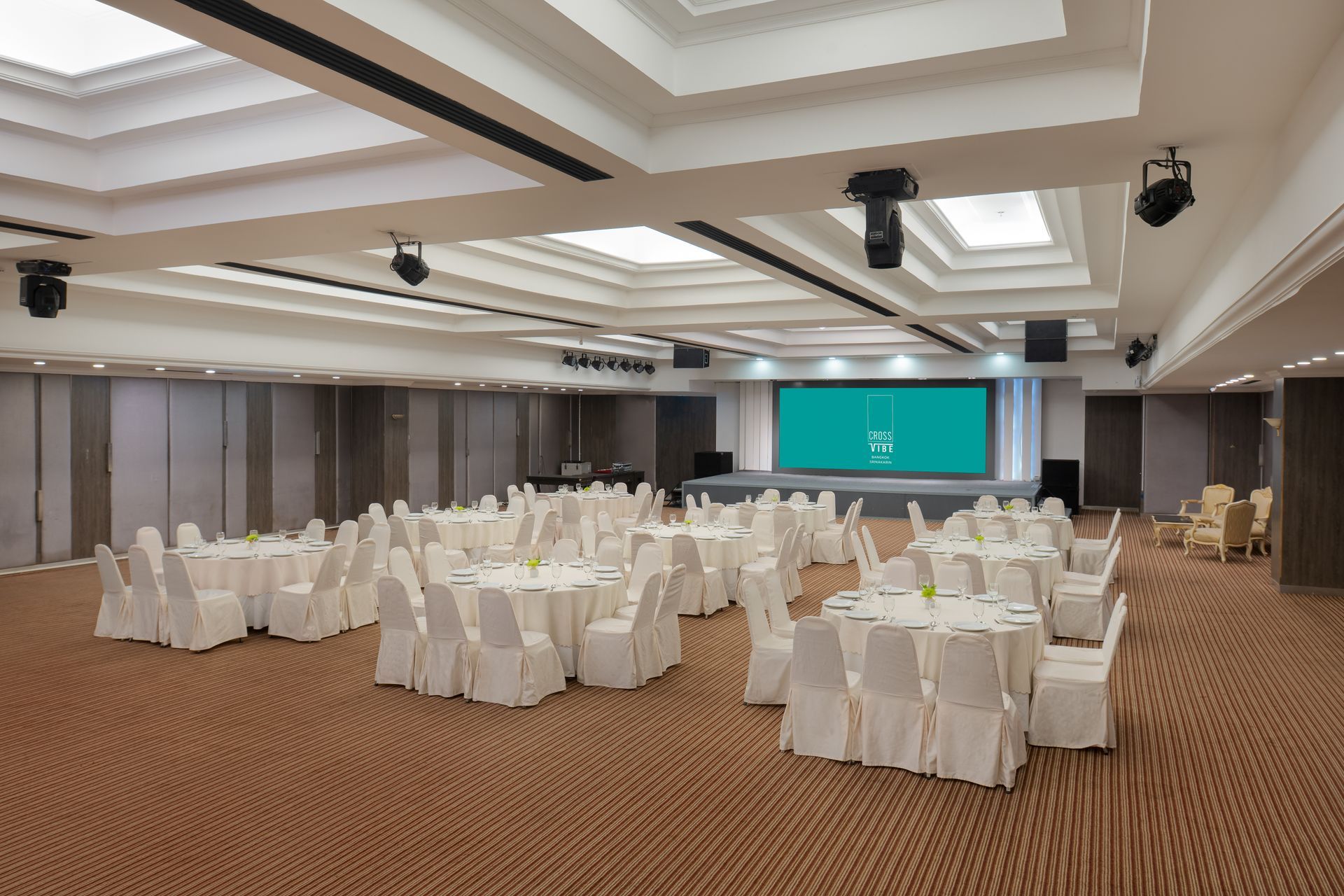 Cross Vibe Bangkok Srinakarin - meeting room 3