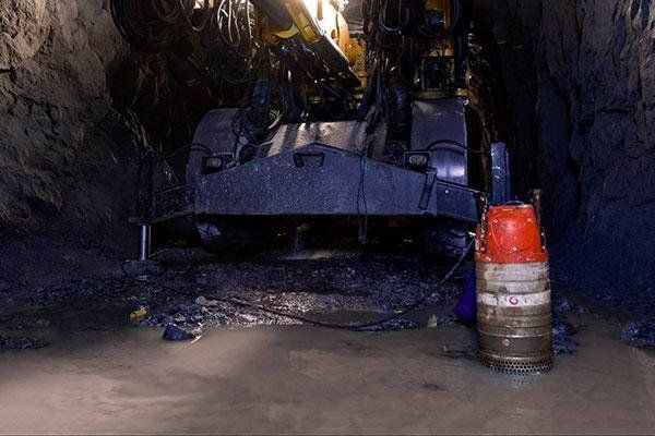 pompa da drenaggio sommergibile in azione