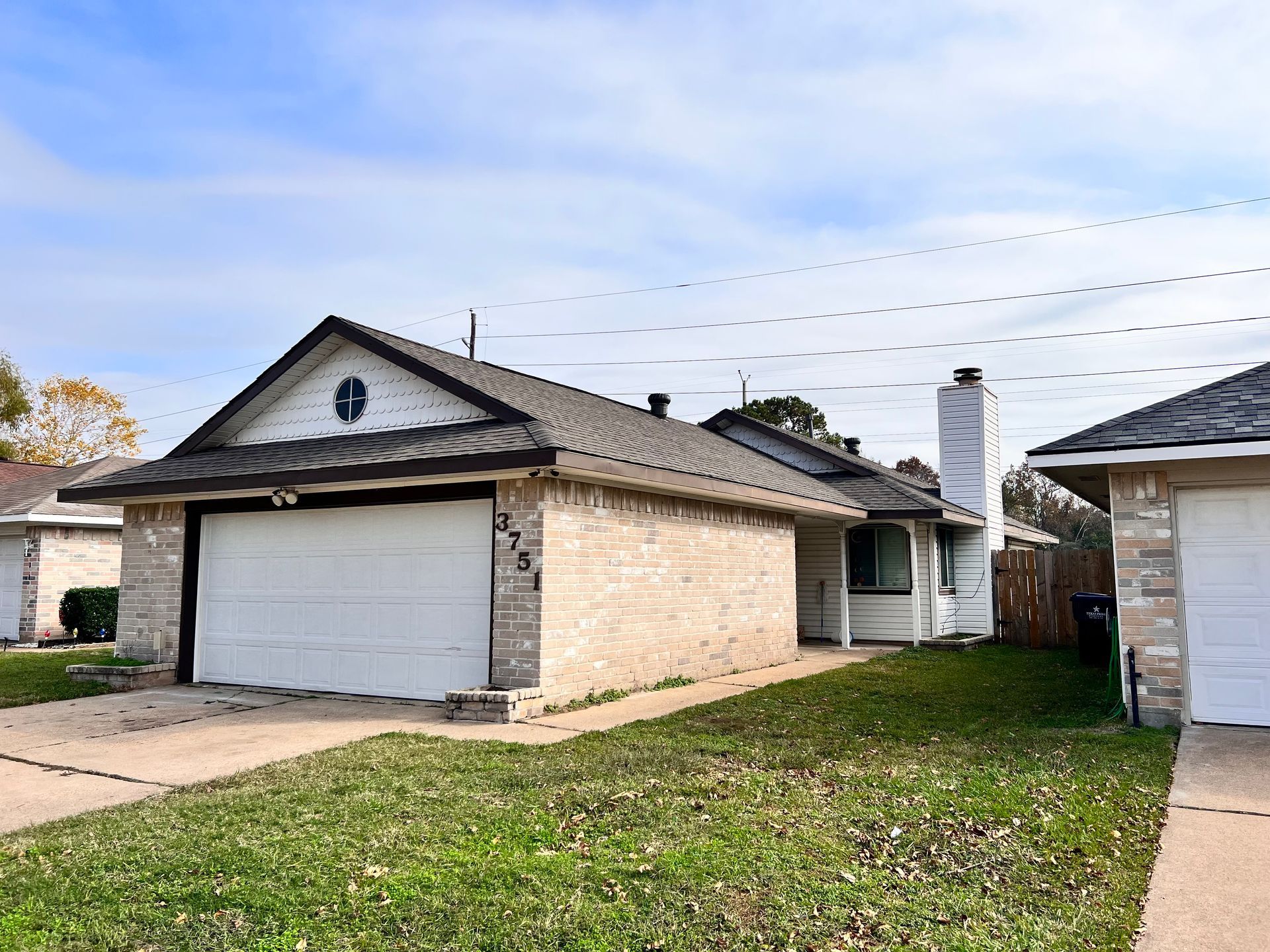 Single-story brick house roof replacement