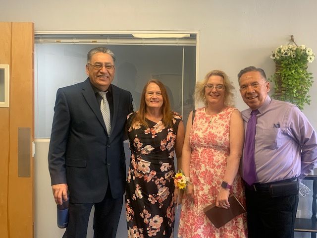 A group of people are posing for a picture in a room.