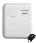 Una caja blanca con un control remoto adjunto.