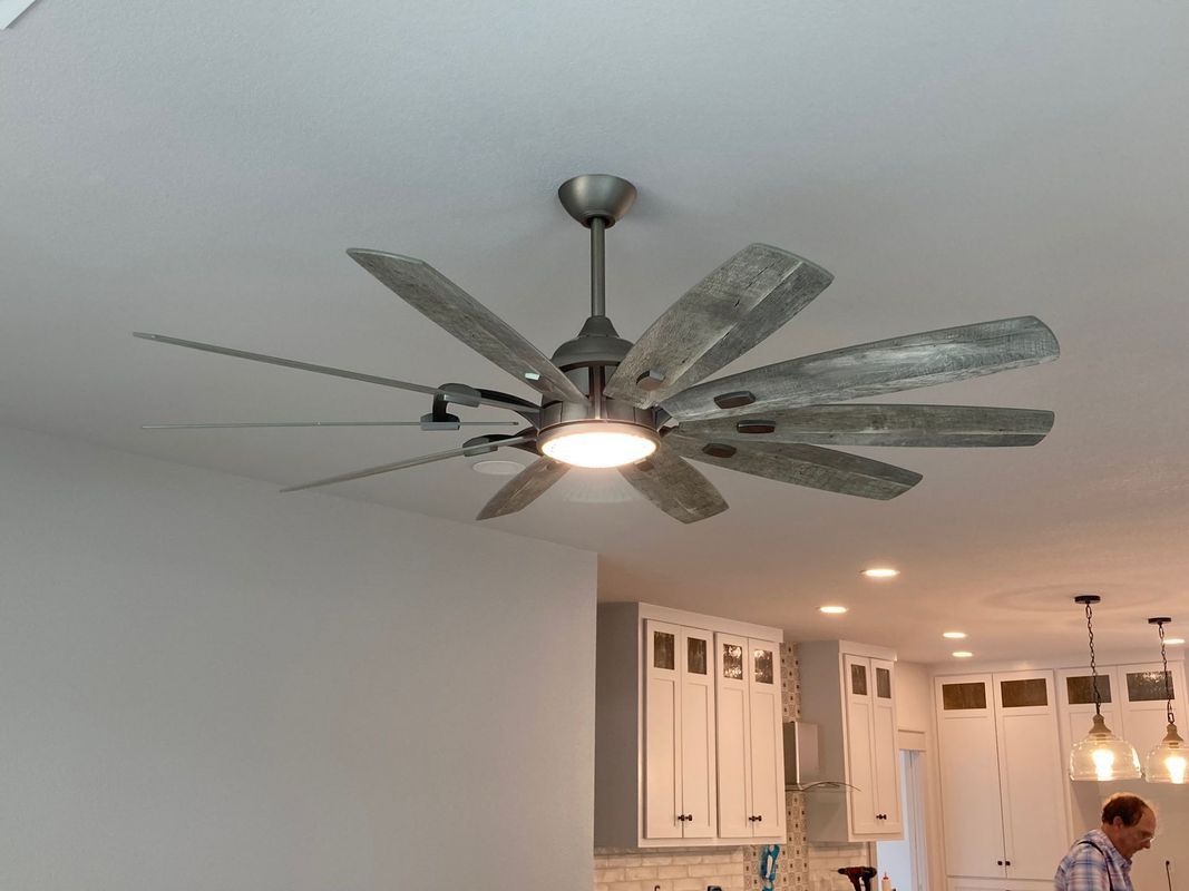 A ceiling fan is hanging from the ceiling in a kitchen.