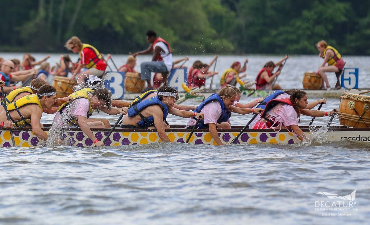 Watch Dragon Boats Race Along the Tennessee River!