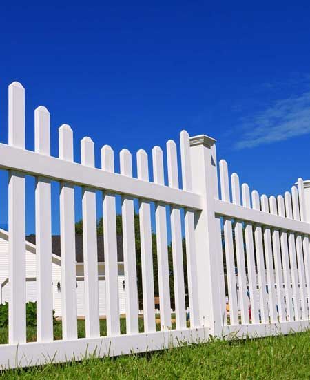 White vinyl fence  
