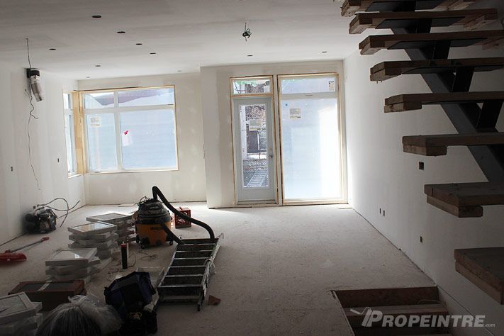 Salon du chalet NDG peint en blanc par Propeintre