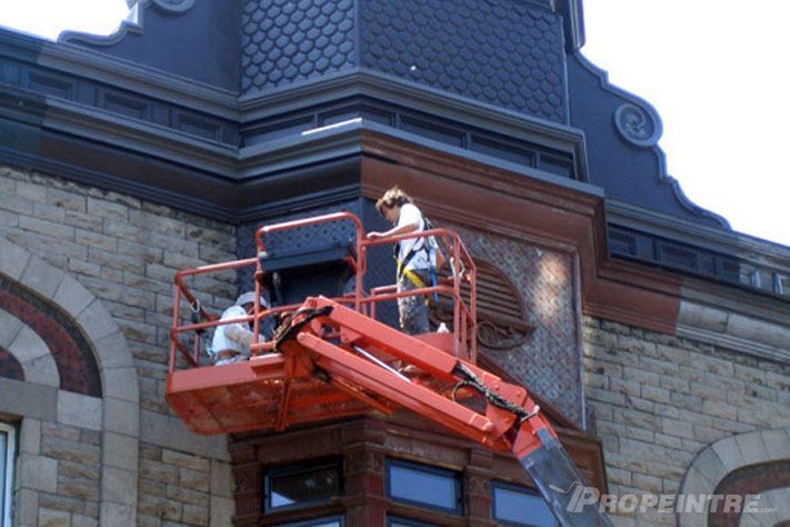 Peinture professionnelle en hauteur sur corniche historique par Propeintre
