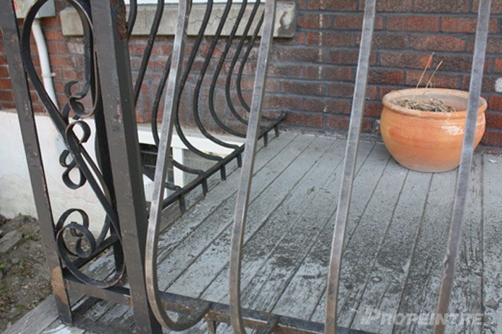 Barreaux poncés et apprêtés, prêts à être peints par Propeintre