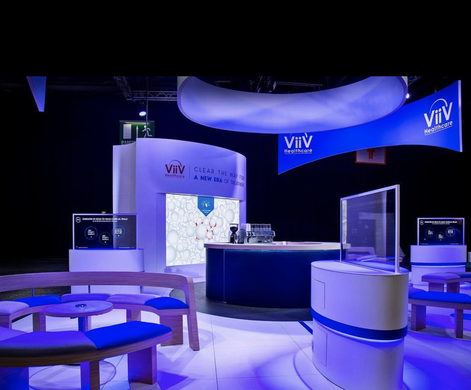 A room with tables and chairs and a sign that says viv