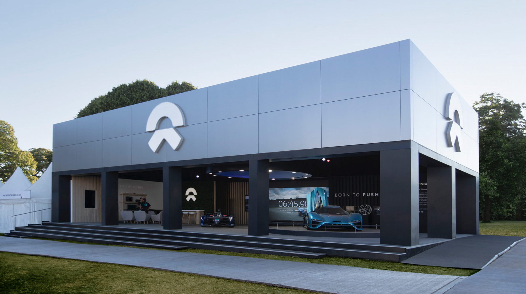 A large building with a car parked in front of it.