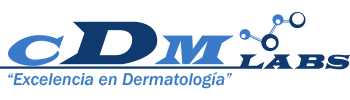 Logotipo de CDM Labs, con letras azules y una estructura molecular estilizada. El texto dice «Excelencia en Dermatología».