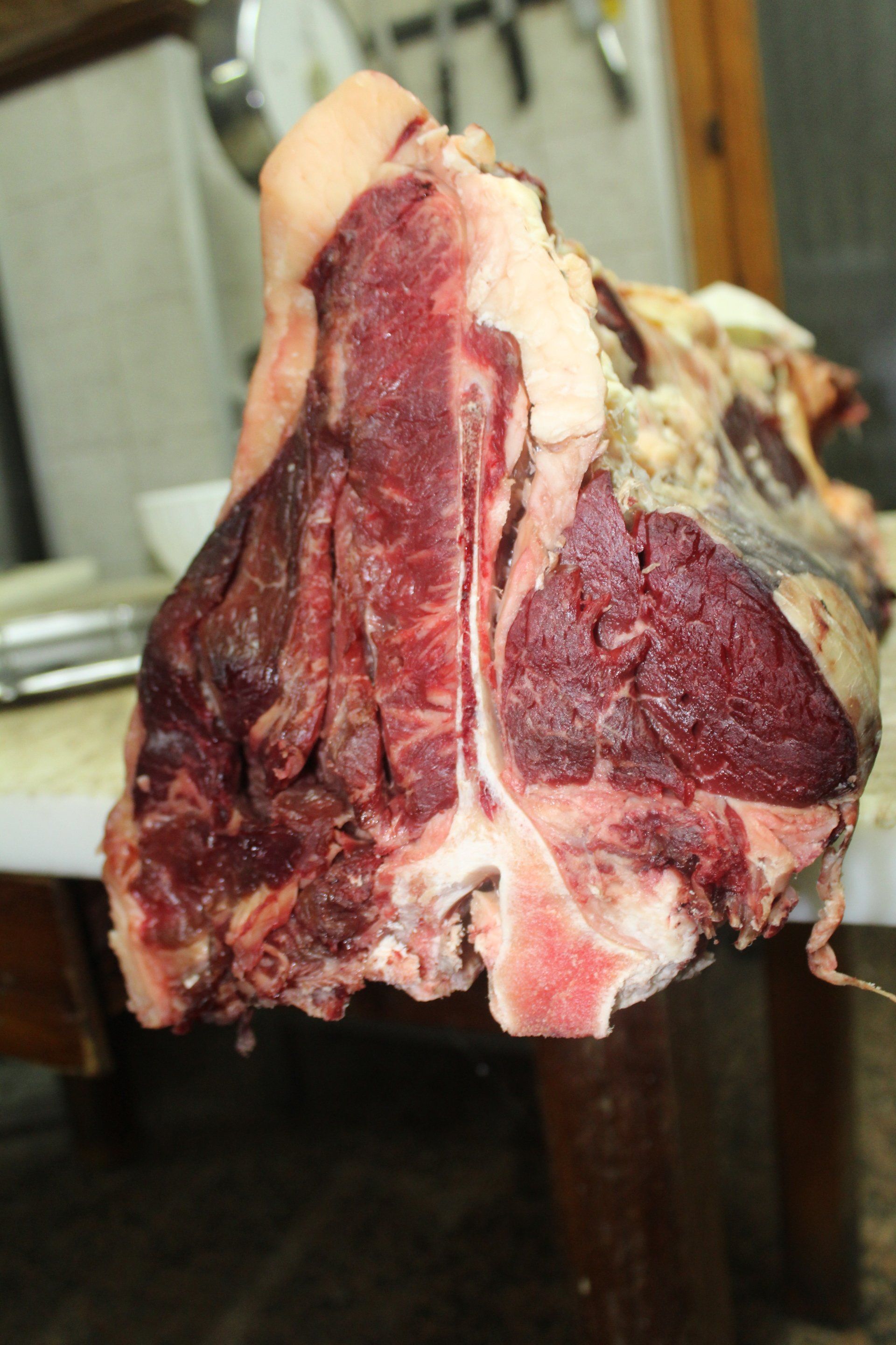 bistecca su tagliere in legno