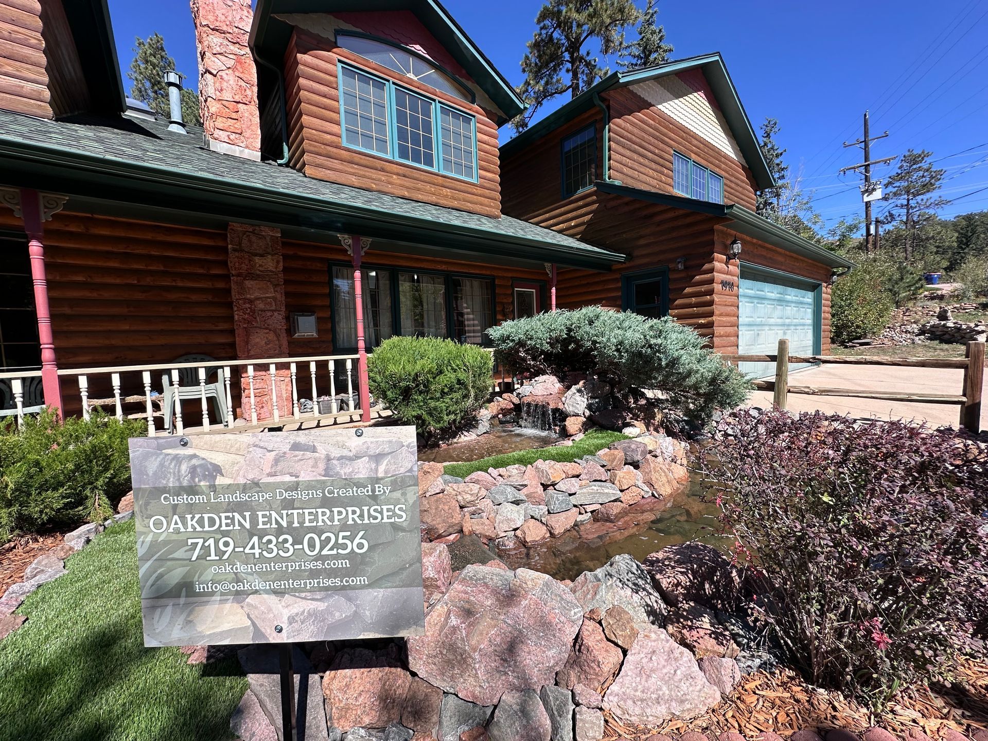A house with a sign in front of it that says western motel