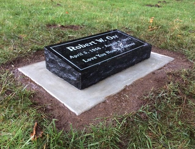 A black gravestone with the name robert w. on it