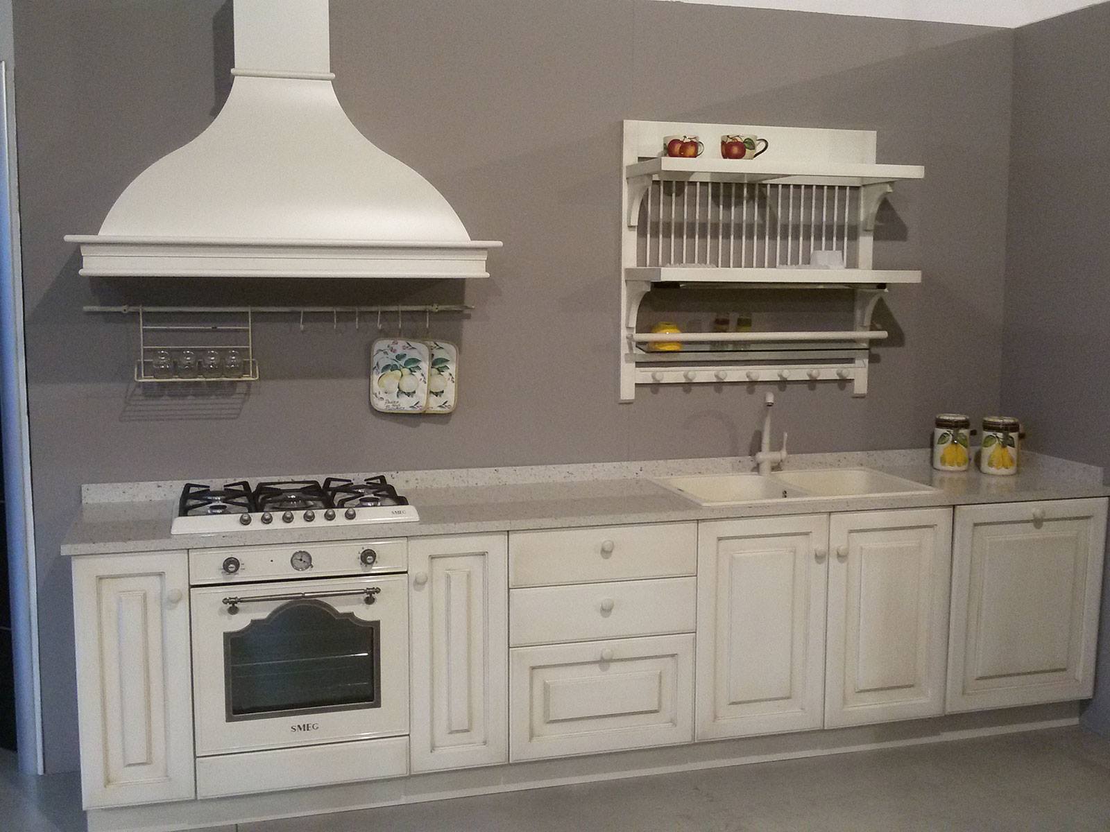 Cucina con cappa a vista