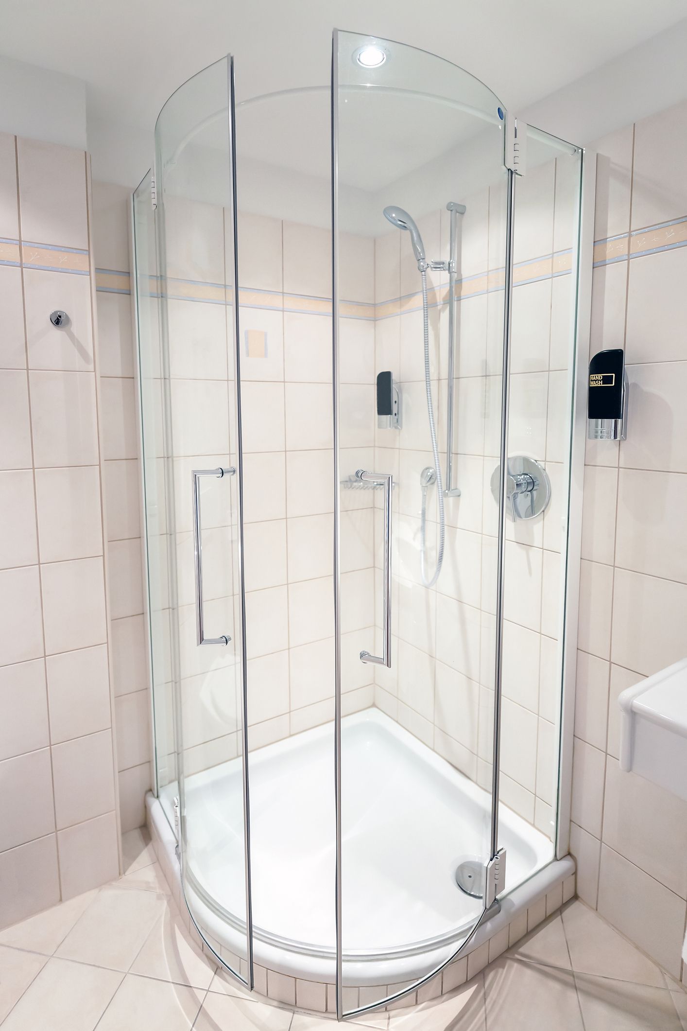 Shower screen — Mildura, VIC — Mildura Glass & Aluminium