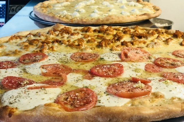 Buffalo Wing Pizza - Restaurant in Sarasota, FL
