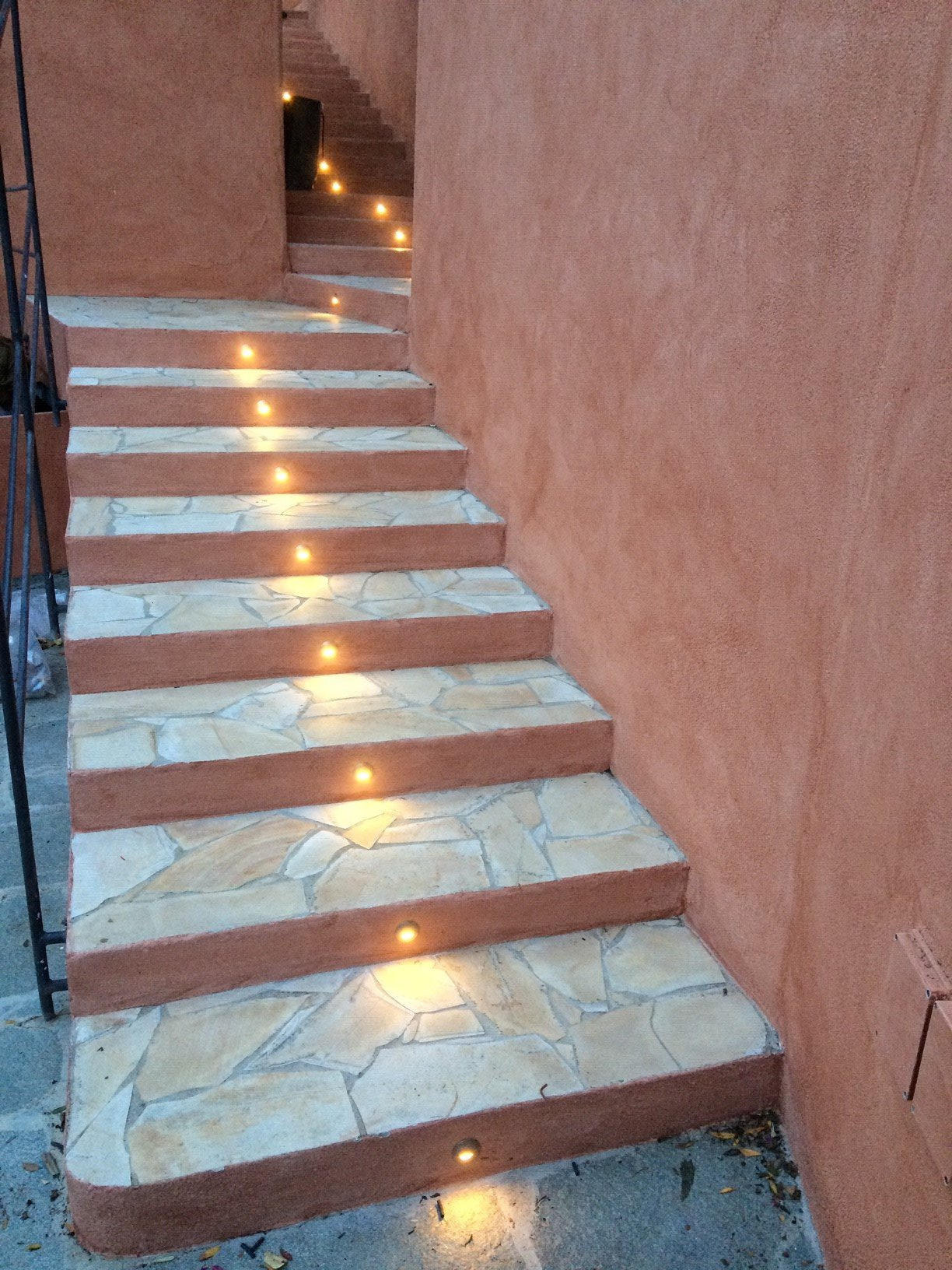 illuminazione nelle scale di una casa