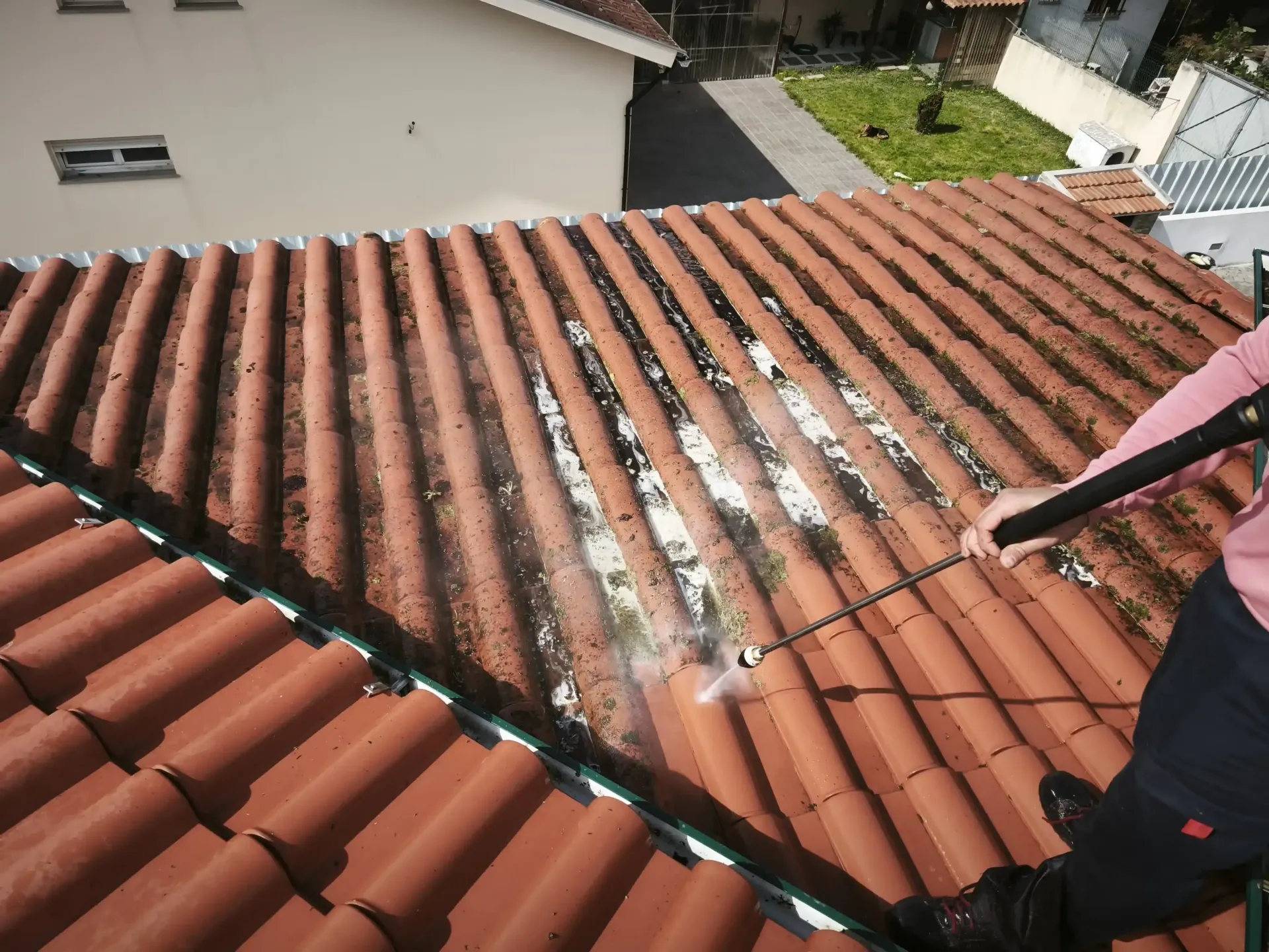 manutenção de um telhado no porto pela empresa Nortalis